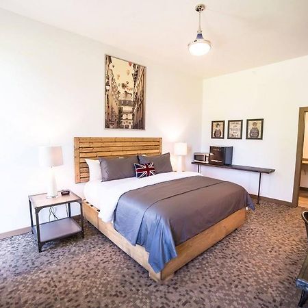 Okoboji Commons Hotel Extérieur photo