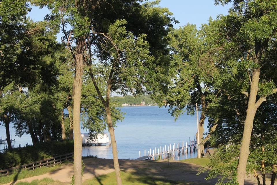 Okoboji Commons Hotel Extérieur photo