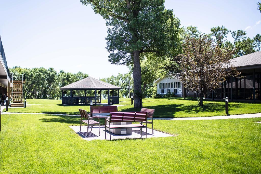 Okoboji Commons Hotel Extérieur photo
