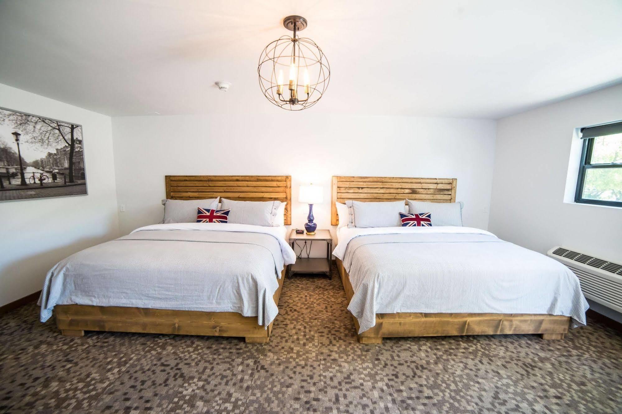 Okoboji Commons Hotel Extérieur photo
