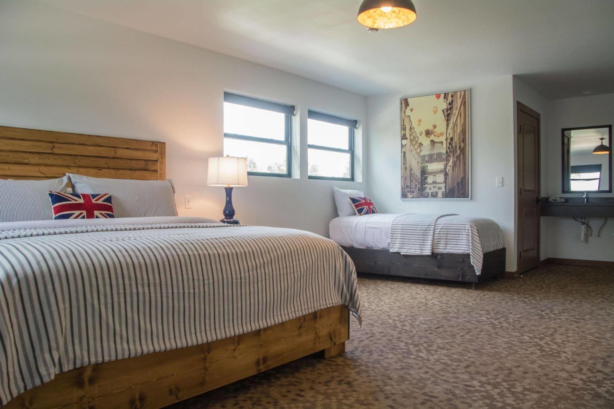 Okoboji Commons Hotel Extérieur photo